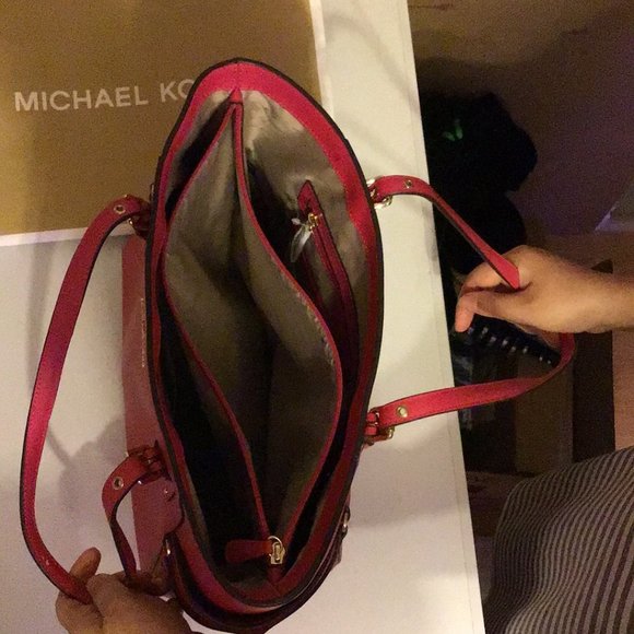 BRAND NEW MICHAEL KORS VOYAGER IN PINK - Picture 7 of 7